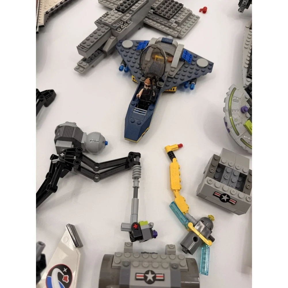 LEGO Miscellaneous Lot Assorted Bricks and Pieces/ Minifig Star Wars Jets Parts - Picture 2 of 13